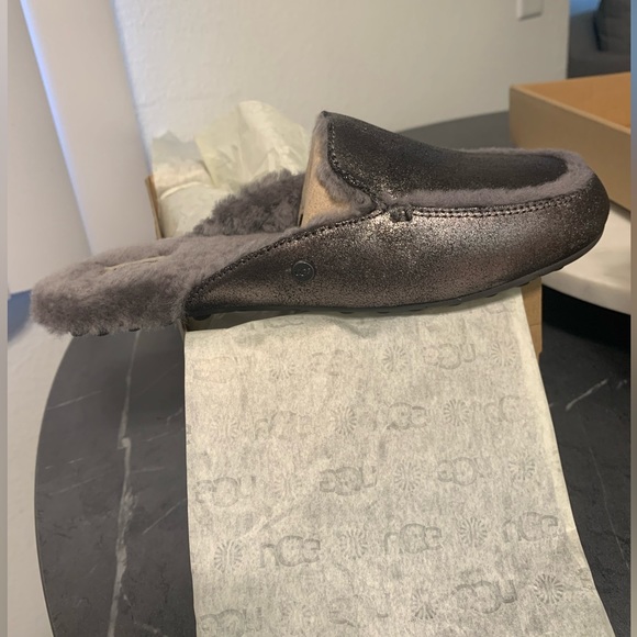 Women Ugg slippers Lane Metallic Gray Size 7 US New With Box - Picture 8 of 9